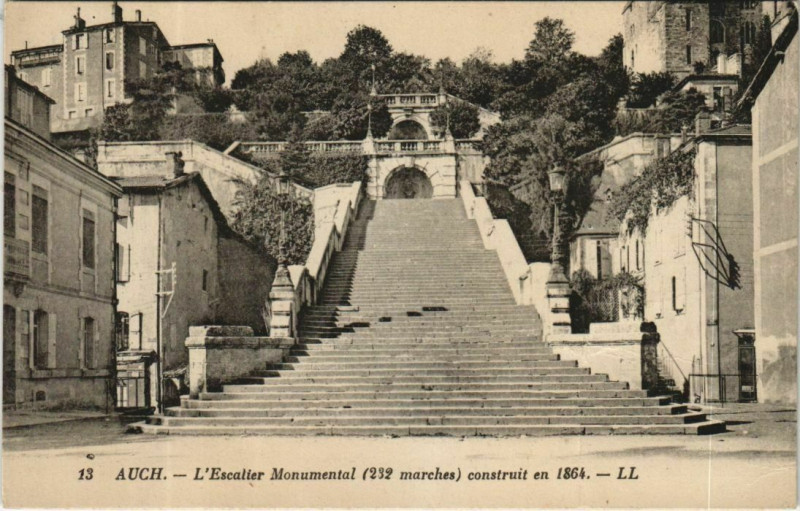 Carte postale ancienne Auch L'Escalier Monumental à Auch
