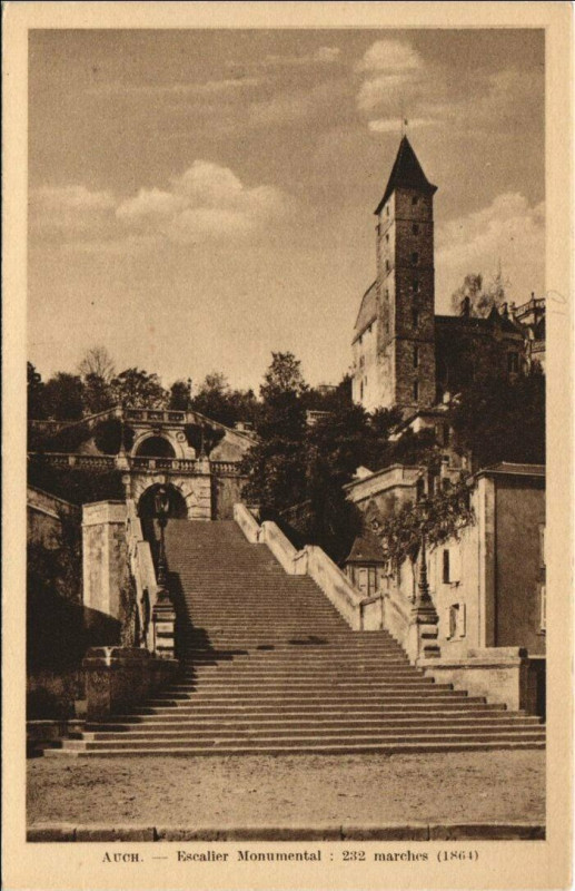 Carte postale ancienne Auch Escalier Monumental à Auch