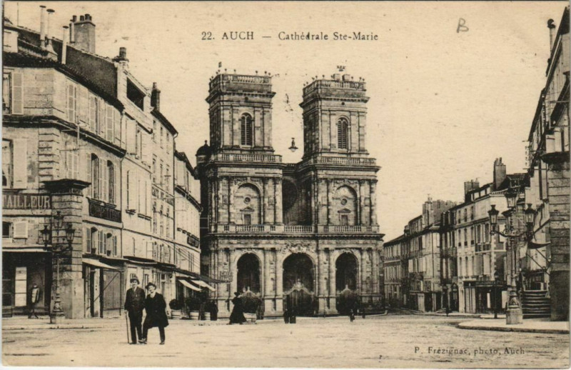 Carte postale ancienne Auch Cathedrale Sainte-Marie à Auch