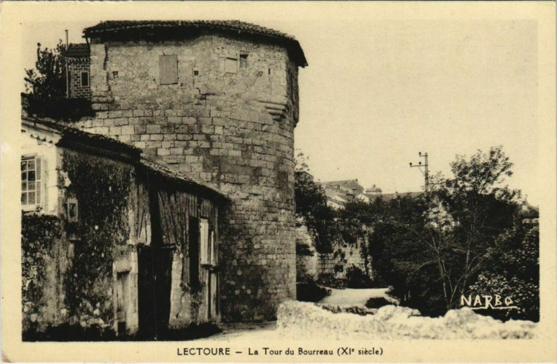 Carte postale ancienne Lectoure La Tour du Bourreau à Lectoure