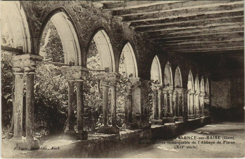 Carte postale ancienne Valence-sur-Baise Ancien Cloitre de l'Abbaye de Flaran