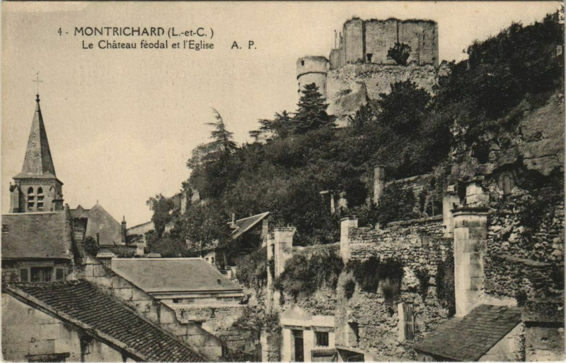 Carte postale ancienne Montrichard Le Chateau feodal et l'Eglise France
