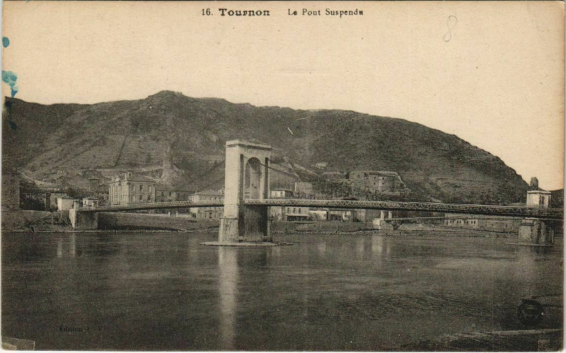 Carte postale ancienne Tournon Le Pont Suspendu France