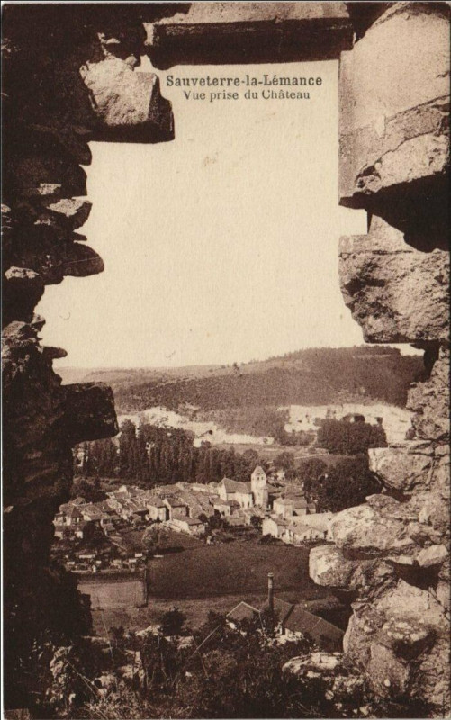 Carte postale ancienne Sauveterre la Lemance Vue prise du Chateau France