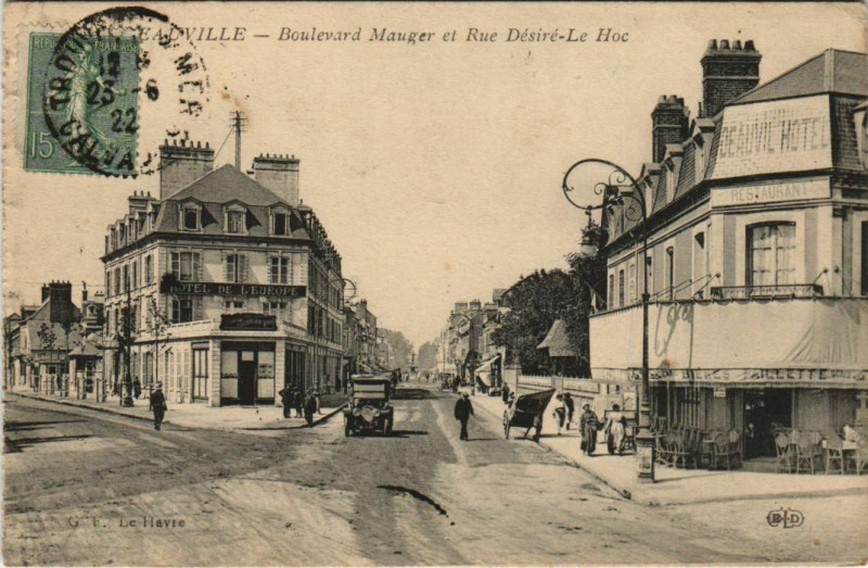 Carte postale ancienne Boulevard Mauger et Rue Desire Le Hoc France