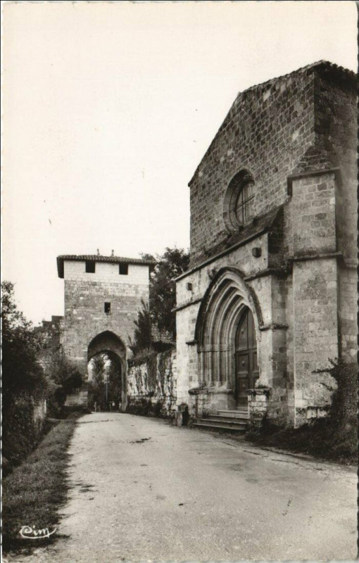 Carte postale ancienne Vianne Portail de l'Eglise et la Tour Est France à Vianne