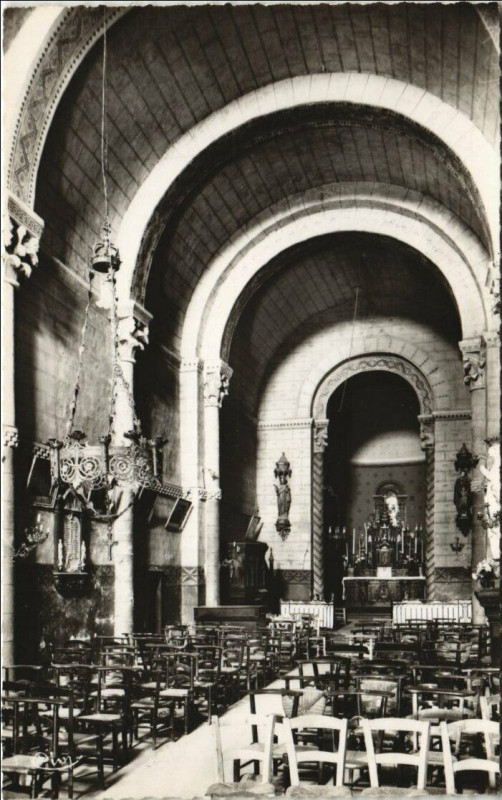 Carte postale ancienne Vianne Interieur de l'Eglise France à Vianne