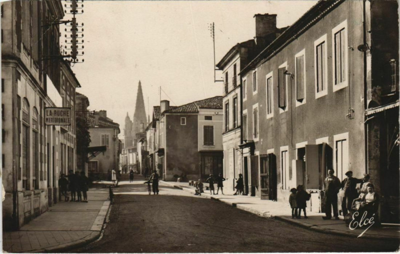 Carte postale ancienne Ste Bazeille La rue principale France