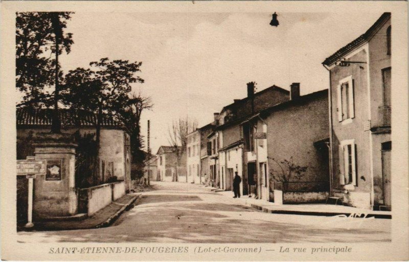 Carte postale ancienne St.Etienne de Fougeres La rue principale France