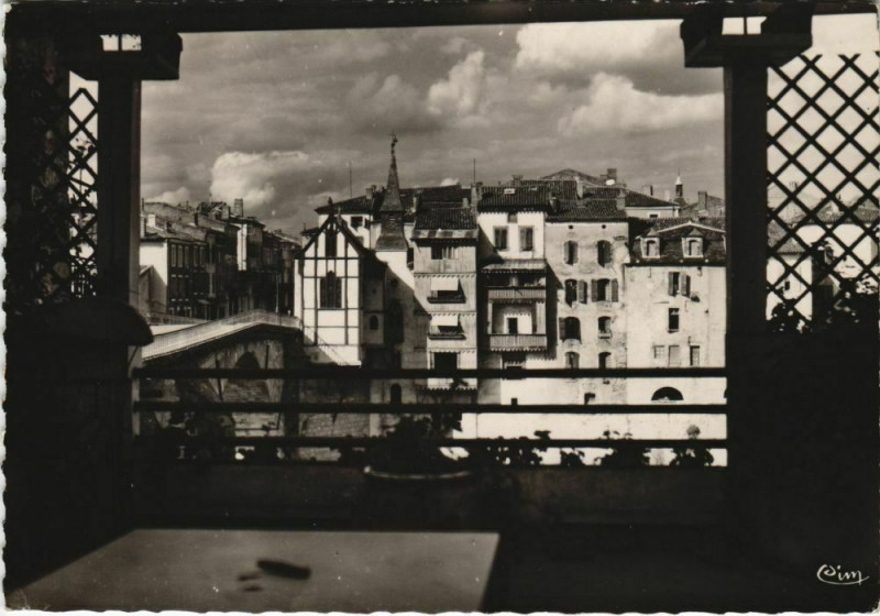 Carte postale ancienne Villeneuve sur Lot La Chapelle de Notre Dame France à Villeneuve-sur-Lot