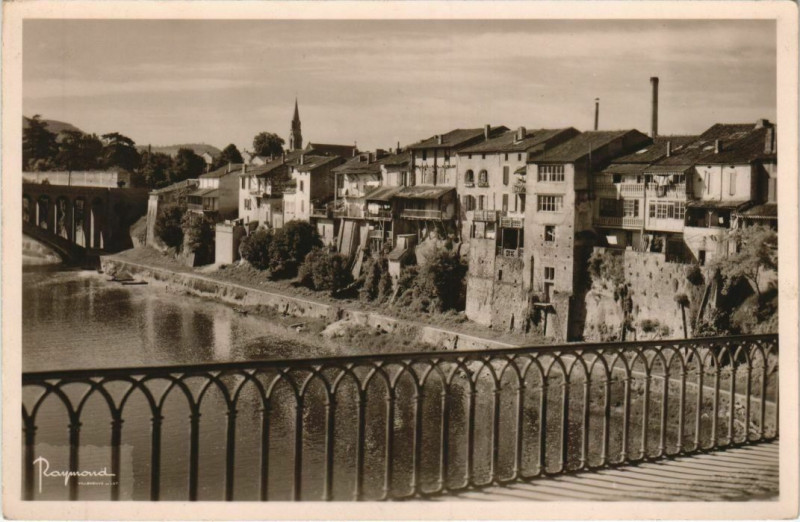 Carte postale ancienne Villeneuve sur Lot Vue du Pont des Cieutat France à Villeneuve-sur-Lot