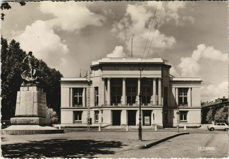 Carte postale ancienne Villeneuve sur Lot Le Theatre Georges Laygues France à Villeneuve-sur-Lot