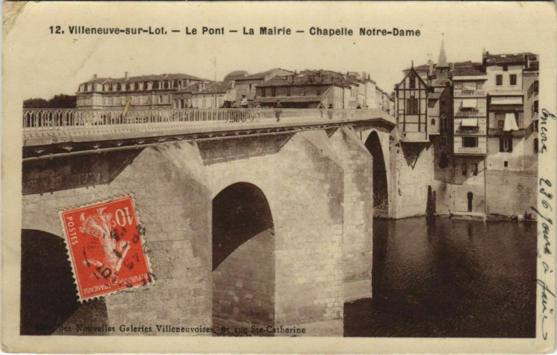 Carte postale ancienne Villeneuve sur Lot La Mairie, Chapelle Notre-Dame France à Villeneuve-sur-Lot