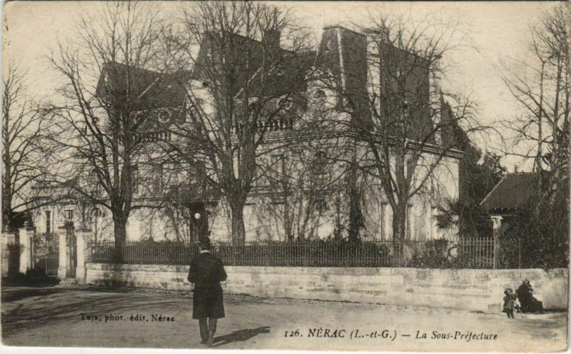 Carte postale ancienne Nerac La Sous Prefecture France