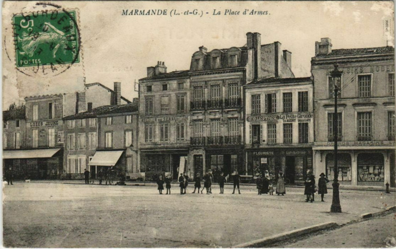 Carte postale ancienne Marmande La Place d'Armes France à Marmande