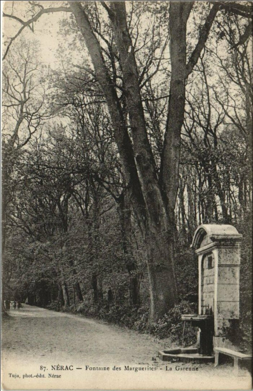 Carte postale ancienne Nerac Fontaine des Marguerites France