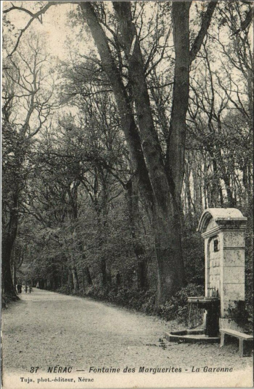Carte postale ancienne Nerac Fontaine des Marguerites France