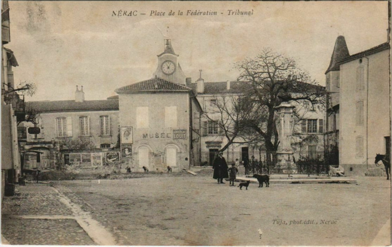 Carte postale ancienne Nerac Place de la Federation, Tribunal France