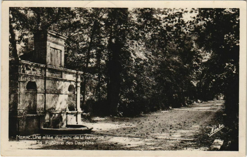 Carte postale ancienne Nerac Une allee du parc de la Garenne France