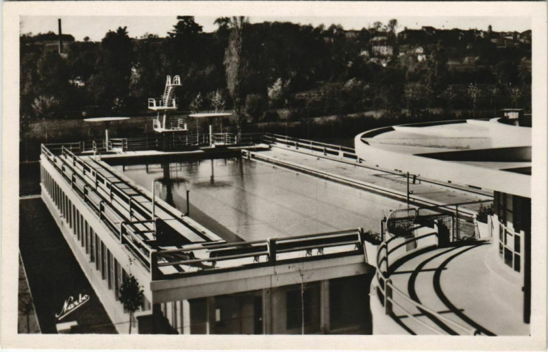 Carte postale ancienne Fumel Parc des Sports Henri Cavallier France à Fumel