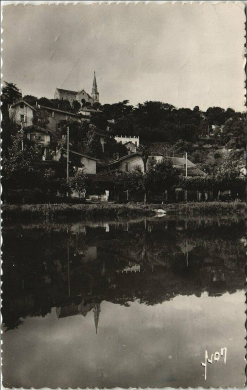 Carte postale ancienne Agen L'Eglise des Carmes France à Agen
