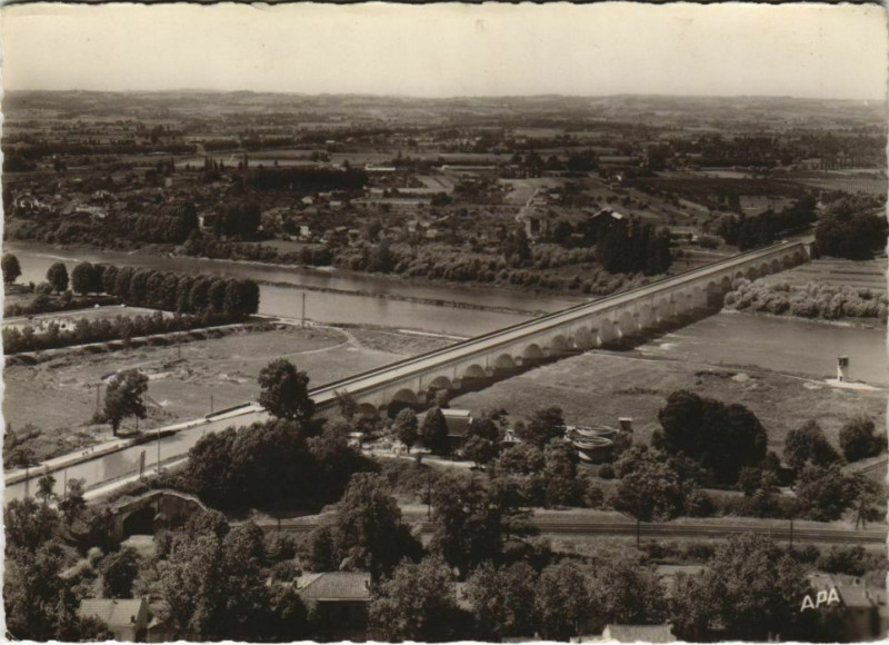 Carte postale ancienne Agen Le pont canal sur la garonne France à Agen
