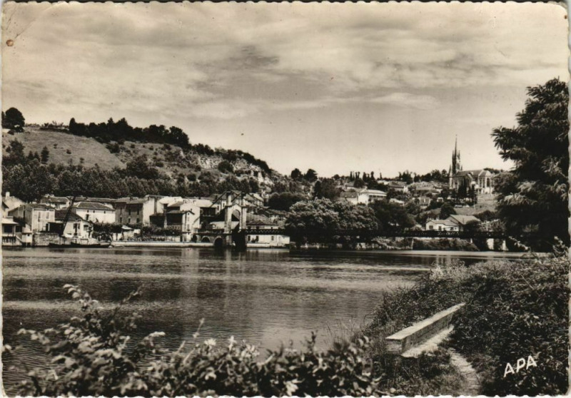 Carte postale ancienne Fumel Le Pont sur le Lot France à Fumel