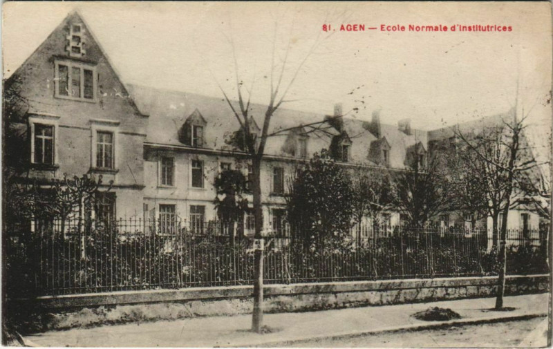 Carte postale ancienne Agen Ecole Normale d'Institutrices France à Agen