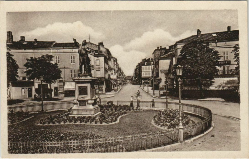 Carte postale ancienne Agen Place Jasmin et Blvd de la Rep. France à Agen