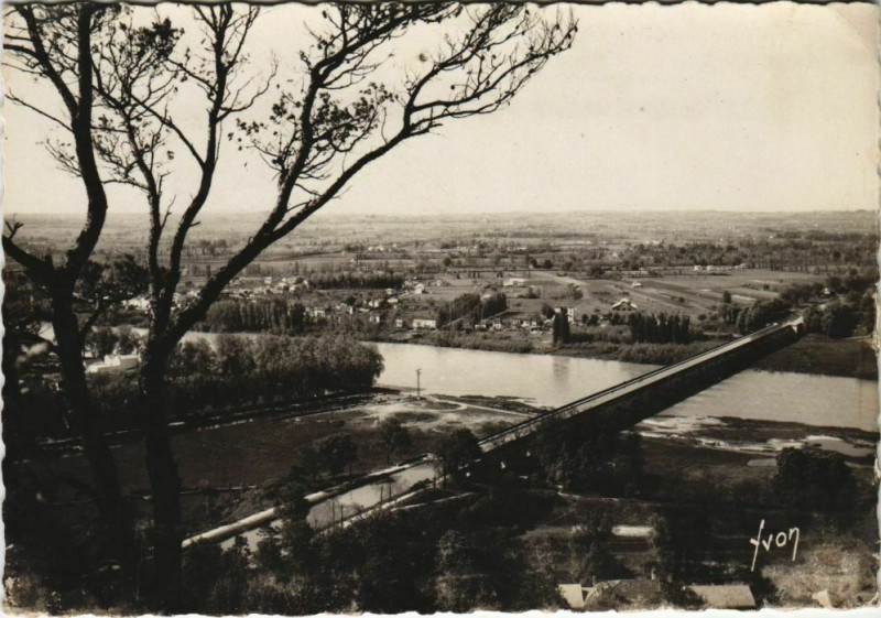 Carte postale ancienne Agen Vue sur la Garonne et le Pont Canal France à Agen