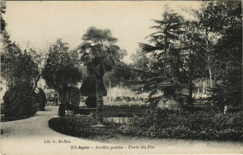 Carte postale ancienne Agen Jardin Public Porte du Pin France à Agen