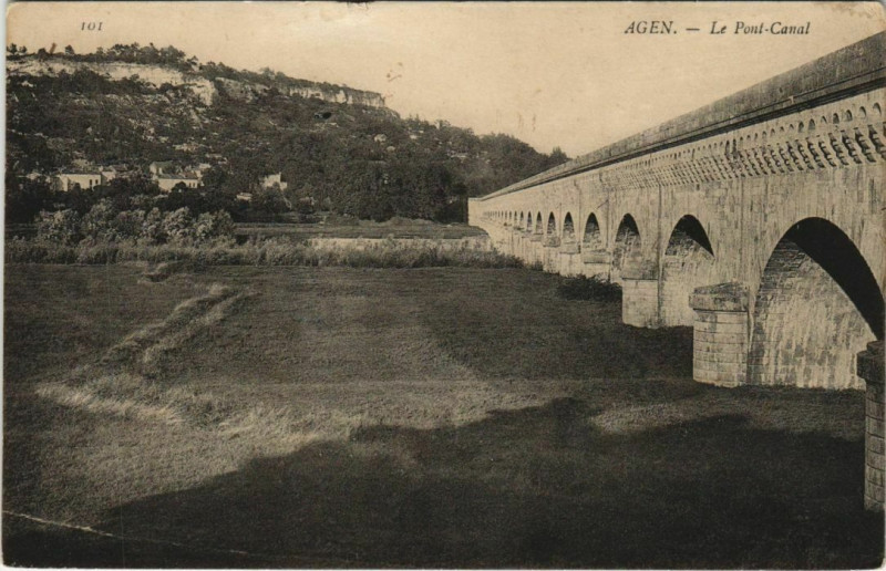 Carte postale ancienne Agen Le Pont Canal France à Agen
