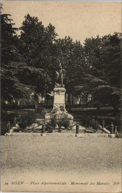 Carte postale ancienne Agen Place departementale, Mon.des Mobiles France à Agen