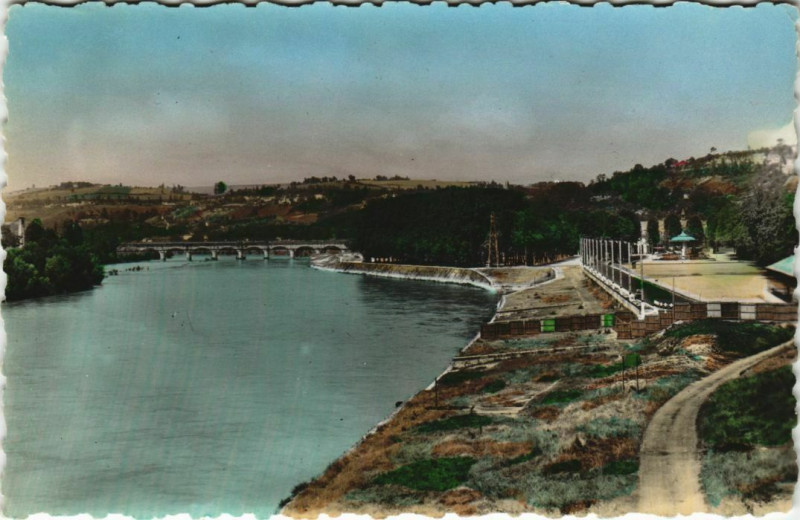 Carte postale ancienne Agen Les Bords de la Garonne France à Agen