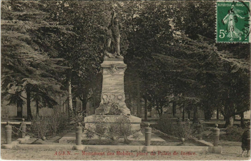 Carte postale ancienne Agen Monument des Mobiles France à Agen