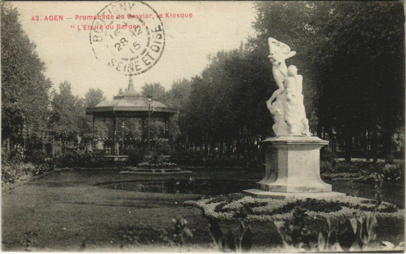 Carte postale ancienne Agen Promenade du Gravier France à Agen