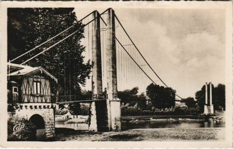 Carte postale ancienne Agen La Passerelle France à Agen