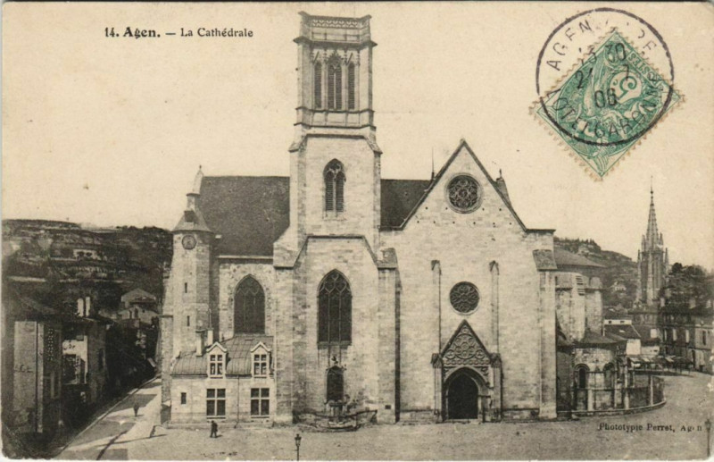 Carte postale ancienne Agen La Cathedrale France à Agen
