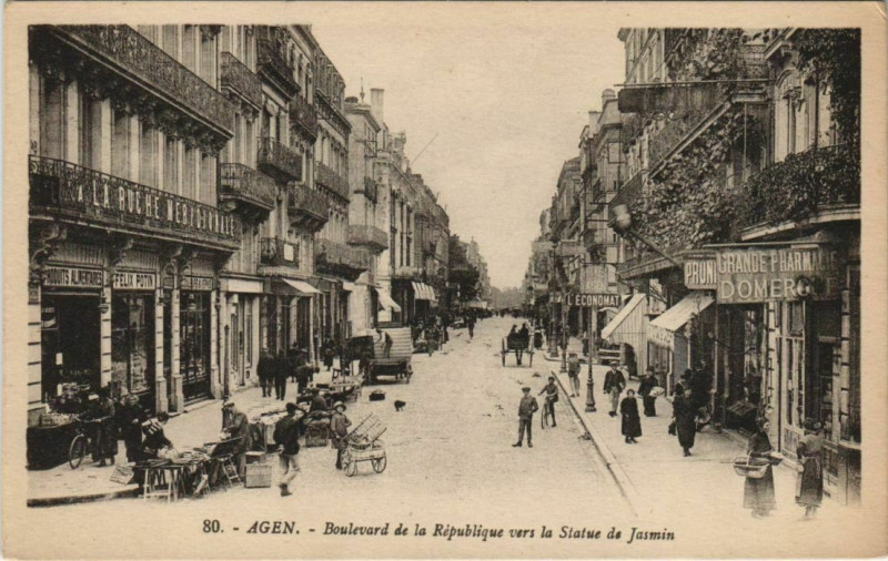 Carte postale ancienne Agen Boulevard de la Republique France à Agen