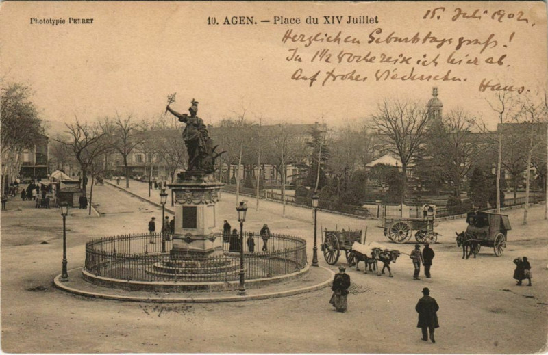 Carte postale ancienne Agen Place du Xiv Juillet France à Agen