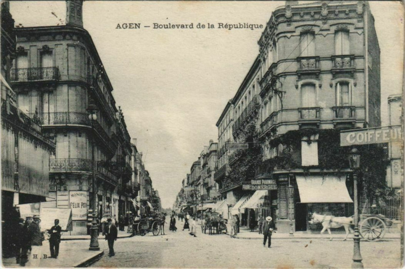 Carte postale ancienne Agen Boulevard de la Republique France à Agen