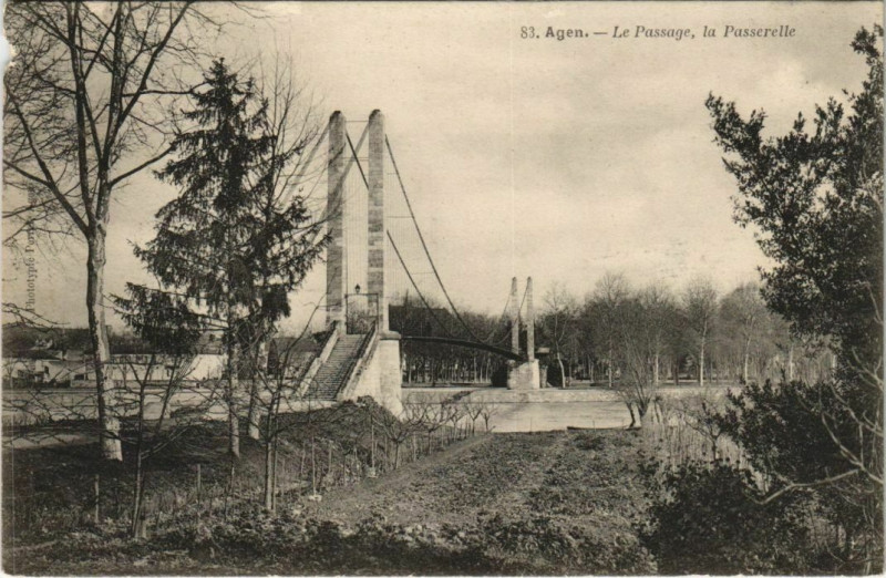 Carte postale ancienne Agen Le Passage, la Passerelle France à Agen