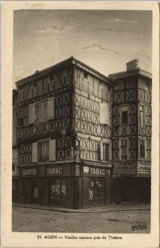 Carte postale ancienne Agen Vieilles maisons pres du Theatre France à Agen