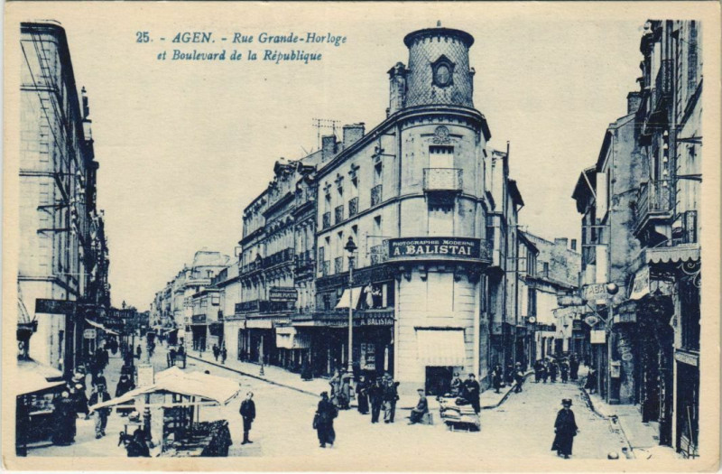 Carte postale ancienne Agen Rue Grande Horloge France à Agen