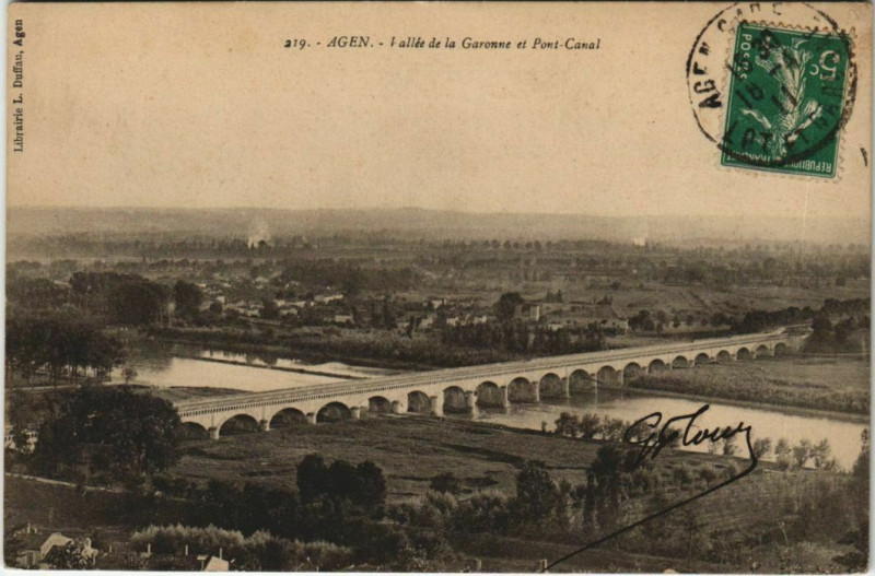 Carte postale ancienne Agen Vallee de la Garonne Pont Canal France à Agen