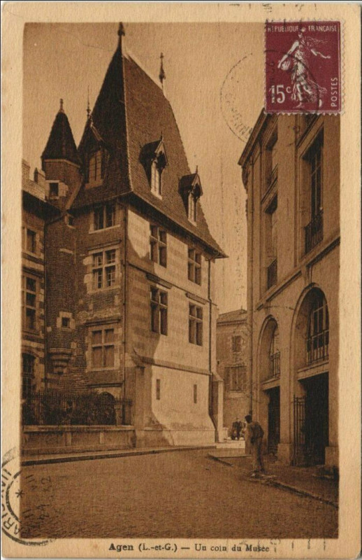 Carte postale ancienne Agen Un coin du Musee France à Agen