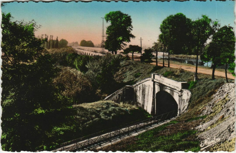 Carte postale ancienne Agen Le pont canal sur la garonne France à Agen