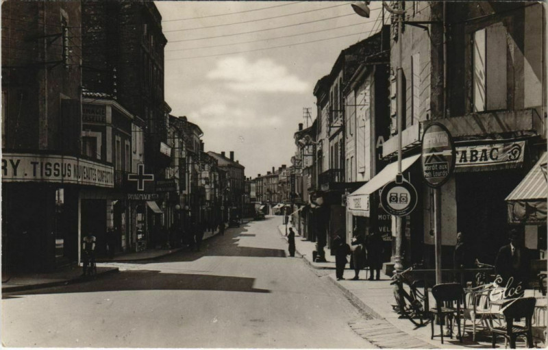 Carte postale ancienne Agen Le Boulevard de la Republique France à Agen