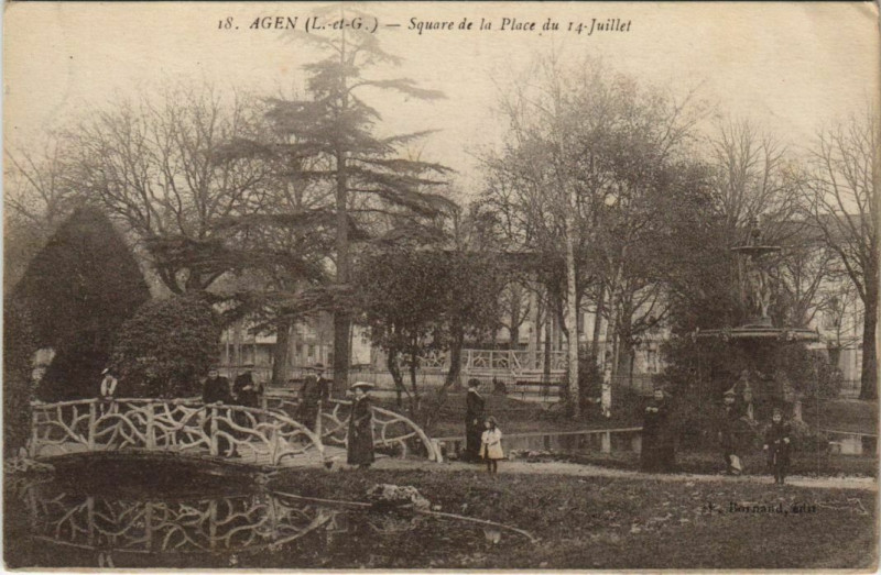 Carte postale ancienne Agen Square de la Place France à Agen