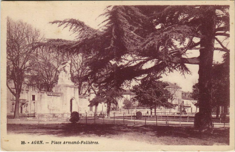Carte postale ancienne Agen Place Armand Fallieres France à Agen